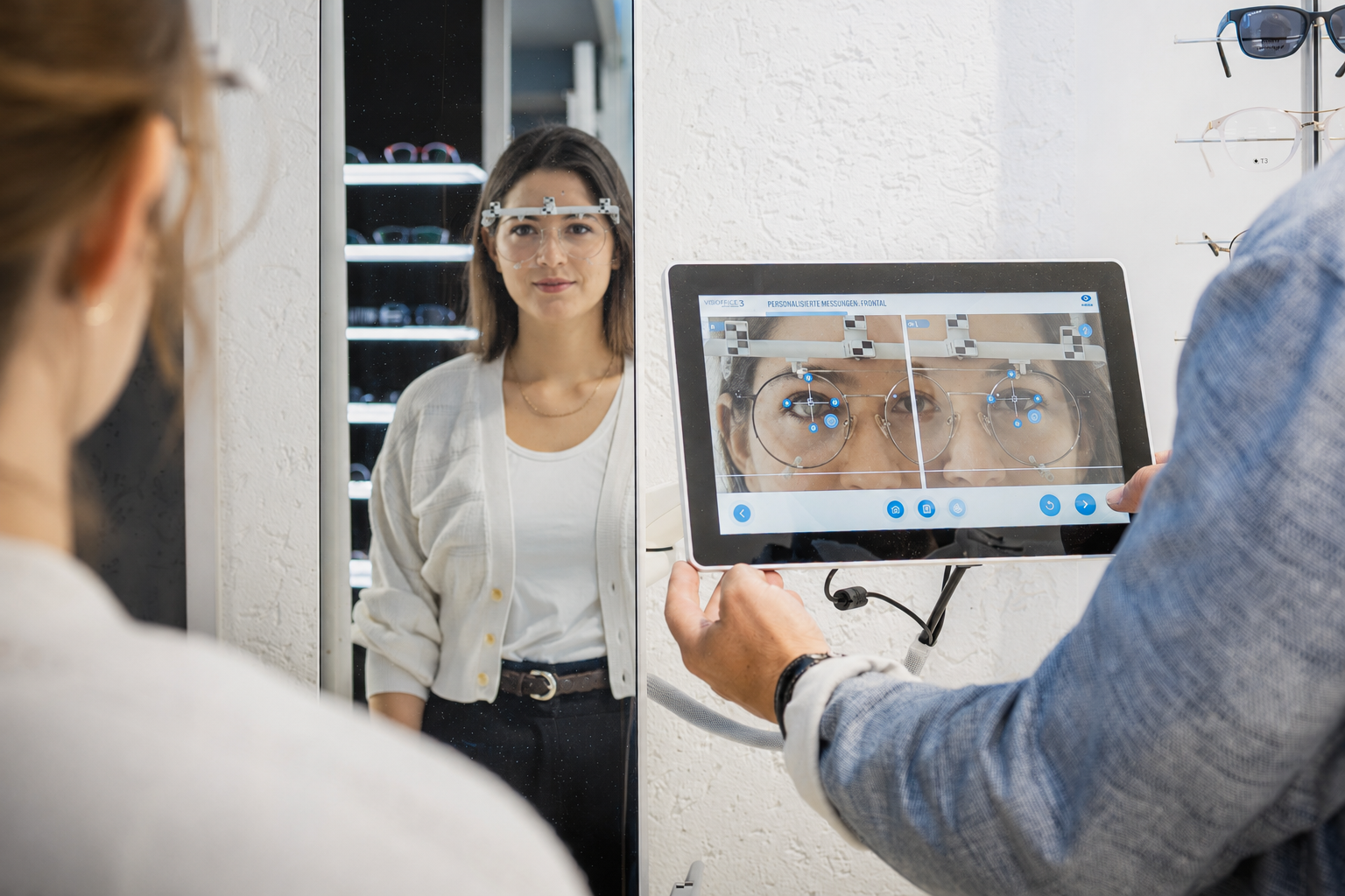 Videozentriergerät: digitale Zentrierung der Brillengläser am Tablet