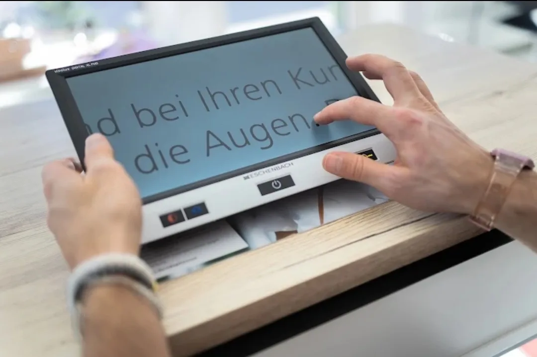 Elektronisches Lesegerät – vergrößernde Sehhilfe bei Wetscher Optik